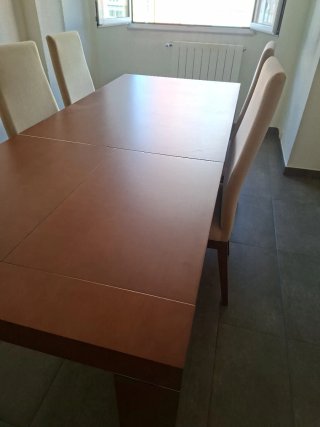 Mesa Comedor extensible y 4 Sillas