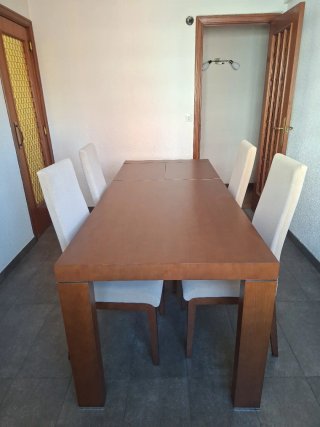 Mesa Comedor extensible y 4 Sillas