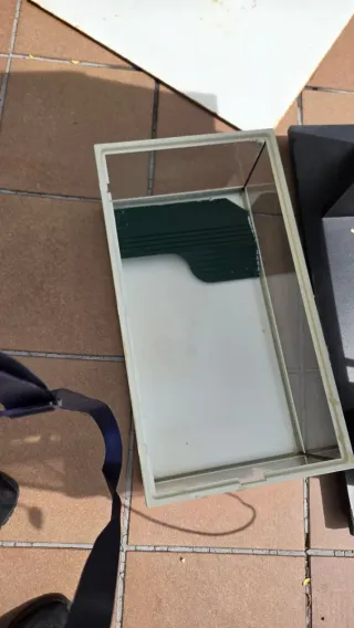 Acuario con mueble negro