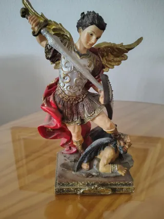 Figura Arcángel Miguel 28 cm, pvc