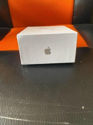 Auriculares inalámbricos blancos sin estrenar