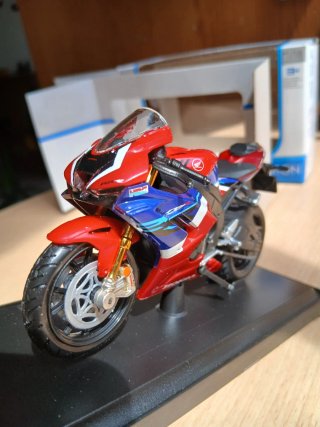 Maisto Honda CBR1000RR-R Fireblade SP 1/18