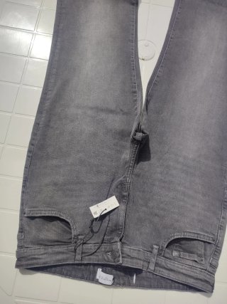 Vaqueros Flare Bershka Talla 42 Gris