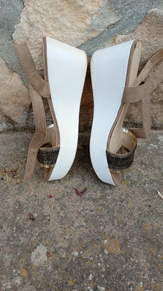 Sandalias cuña mujer marrones y multicolor