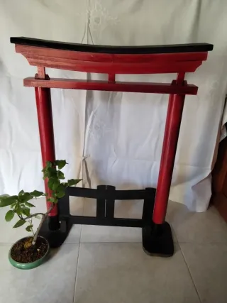 Puerta japonesa Torii roja