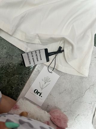 Camiseta blanca elegante manga larga