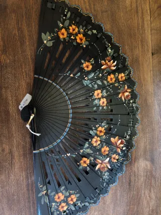 Abanico negro artesano pintado