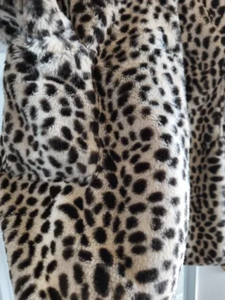 Abrigo estampado leopardo