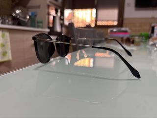 Gafas de sol negras y marrones