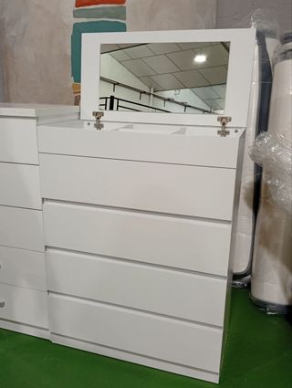 Cómoda blanca con espejo