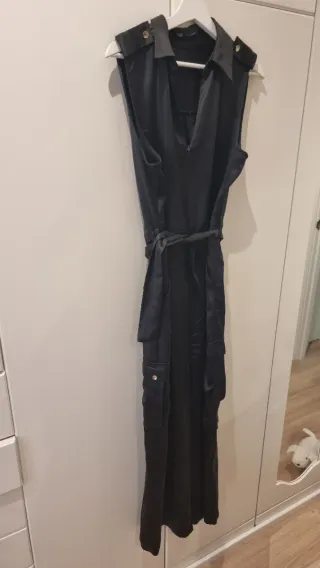 Mono Zara satén negro talla L