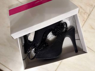 Zapatos negros destalonados con plataforma