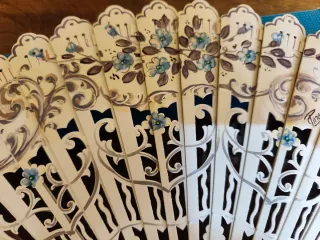 Abanico madera pintado a mano