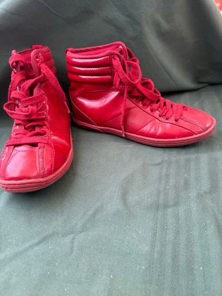 Zapatillas Zara estilo boxeador rojas