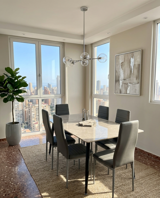 Mesa comedor cristal y 6 sillas grises