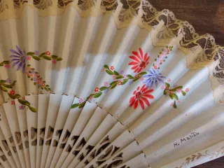 Abanico de encaje pintado a mano