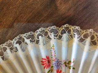 Abanico de encaje pintado a mano