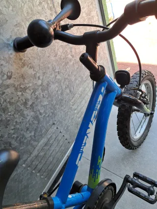 Bicicleta infantil azul