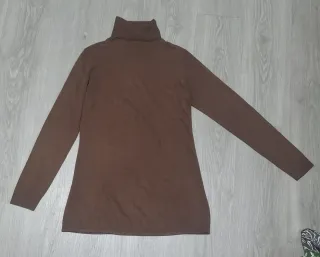 Jersey largo cuello alto marrón