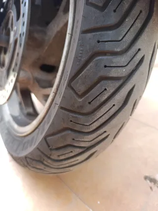 Suzuki Burgman 400 - Maxi Scooter