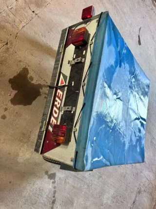 Remolque ERDE con lona azul