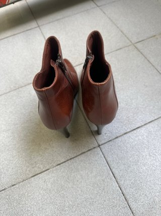 Botines de tacón marrones
