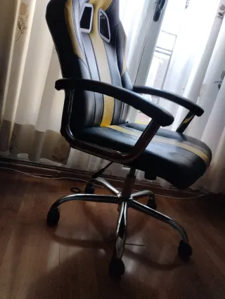 Silla Gamer Negra y Amarilla