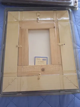 Quadro con cornice dorata