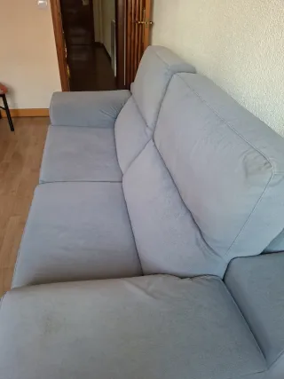 Sofá gris de tela