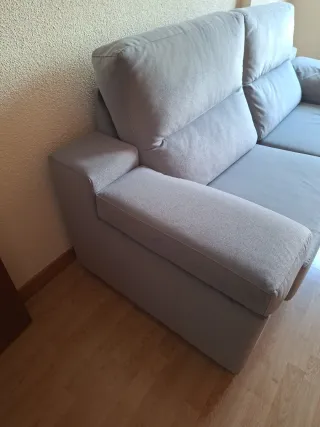 Sofá gris de tela