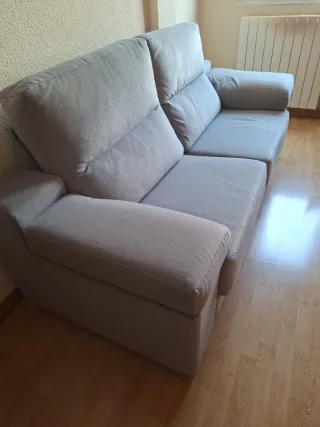 Sofá gris de tela