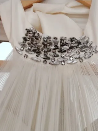 Vestido de fiesta plateado y blanco