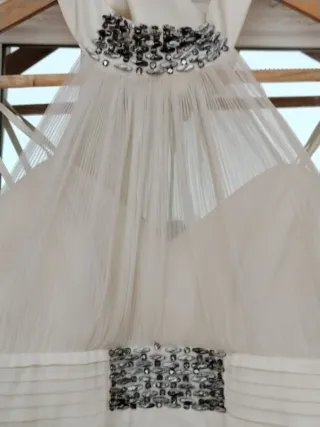 Vestido de fiesta plateado y blanco