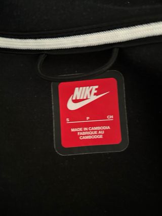 Giacchetta Nike Tech nera, bianca e grigia