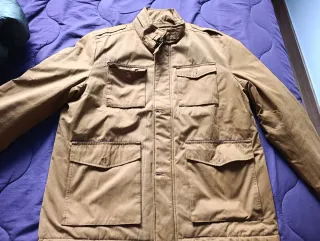 Cazadora marrón con bolsillos