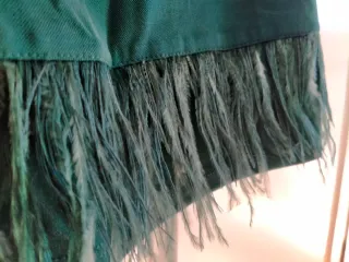 Top Stradivarius verde con plumas Talla S