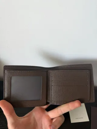 Cartera Nueva Marrón Con Etiquetas