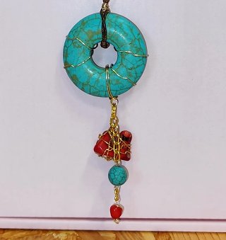 Conjunto collar y aretes turquesa y coral