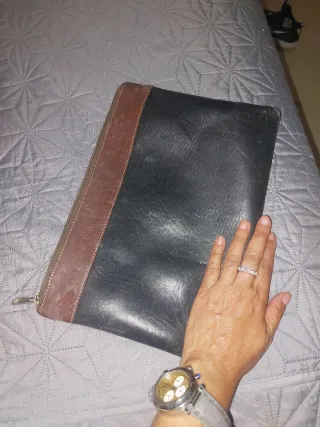 Clutch cuero vintage para llevar como clutch