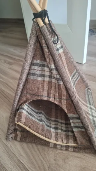 Casa para gatos de madera y tela
