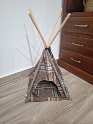 Casa para gatos de madera y tela
