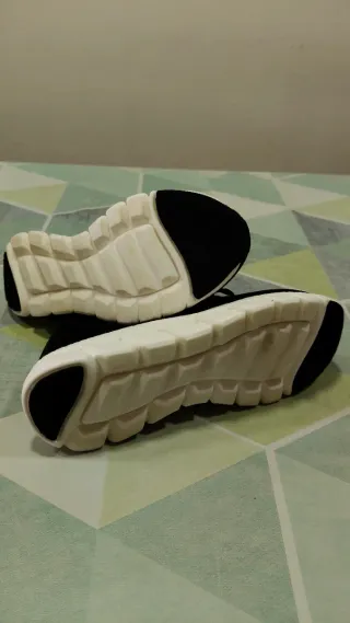 Deportivas negras transpirables talla 40