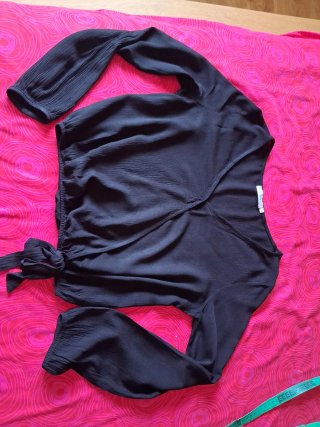 Blusa negra cruzada talla única y regalo vestido