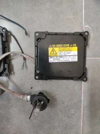 Kit 2 Balastros Xenon Toyota D4R D4S 35W y bombill