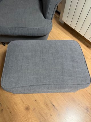 Poltrona Ikea grigia con poggiapiedi