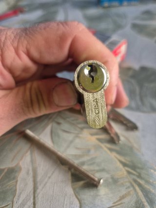 Bombín CISA 27x27 nuevo con 3 llaves