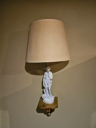 2 Lámparas de Pared con Figura