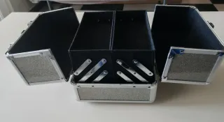 Maletín para pintauñas plateado