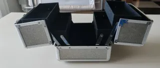 Maletín para pintauñas plateado