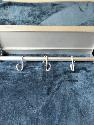 Estante de aluminio con ganchos WANGEL
